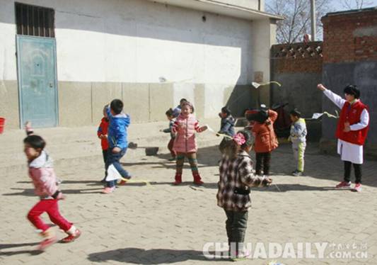 弘揚雷鋒精神 愛心義診走進校園