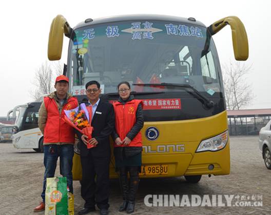 “鮮花送模范、善愛在無極”20名道德模范收到鮮花