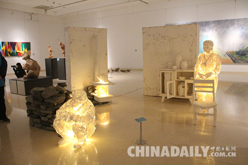 天津美院60余位青年藝術(shù)家攜創(chuàng)意作品亮相石市