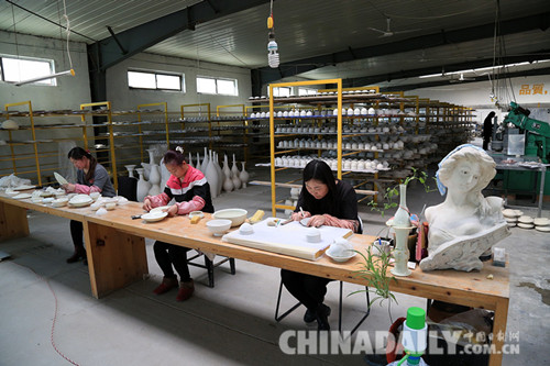 “我想成為歷史的鏈條” ——記弘傳定瓷創始人、河北曲陽定瓷研究所所長薛行嶙