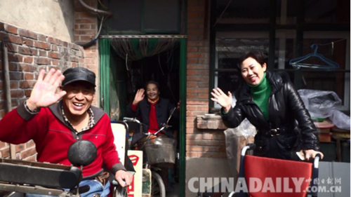 唐山企業愛心人士慰問唐山大地震截癱人員