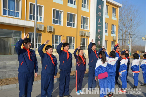 首鋼學(xué)雷鋒愛心團(tuán)走進(jìn)唐山遷安校園