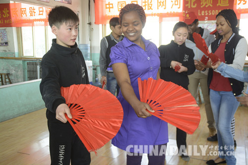 石家莊鐵道大學“洋學生”送課進校園獲贊