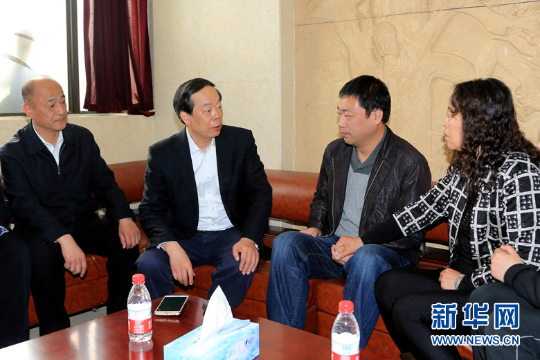 上萬(wàn)群眾送別“太行新愚公”李保國(guó)