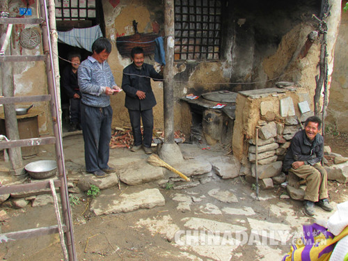 河北愛心組織走進靈壽九嶺 送達善款9000余元