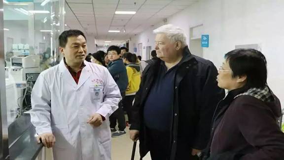 法國友人不遠萬里來中國就醫