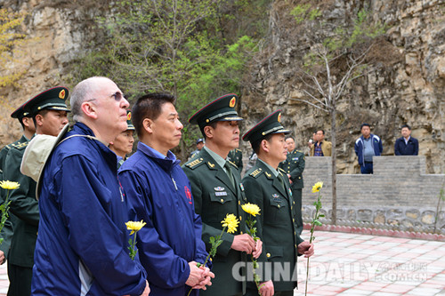 重走白求恩路:緬懷先烈 老區(qū)義診