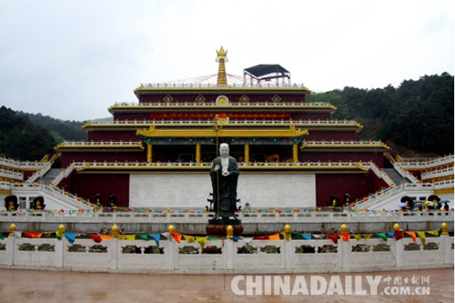 河北遵化萬佛園舉辦浴佛節慶典