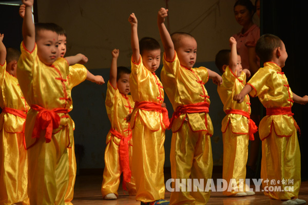“飛揚的旋律 快樂的六一”文藝匯演活動在石舉行