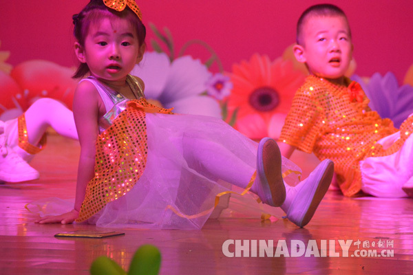 “飛揚的旋律 快樂的六一”文藝匯演活動在石舉行