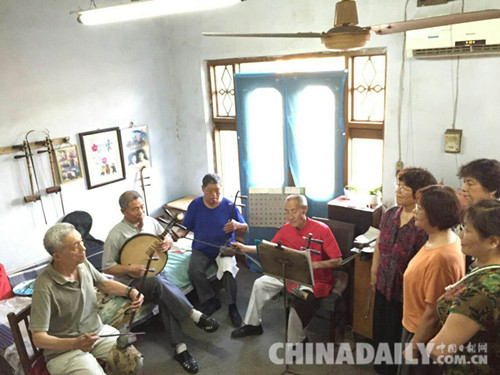 河北一八旬老人自創歌曲自辦家庭演唱會慶祝黨的生日