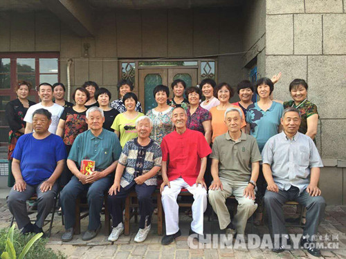 河北一八旬老人自創歌曲自辦家庭演唱會慶祝黨的生日