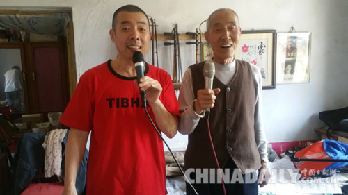 河北一八旬老人自創歌曲自辦家庭演唱會慶祝黨的生日