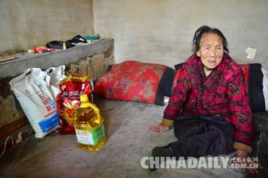 火紅七月 愛心人士自發慰問淶源縣老黨員