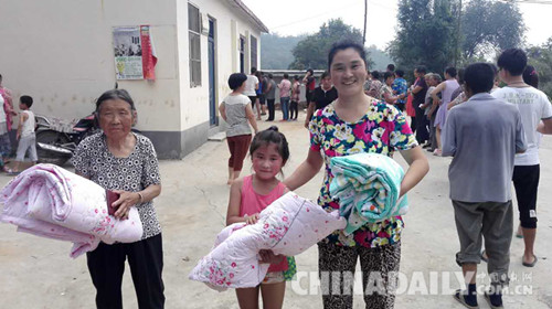 河北暴雨致多地受災(zāi) 河北慈善聯(lián)合救援隊(duì)發(fā)放近6.9萬元救災(zāi)物資