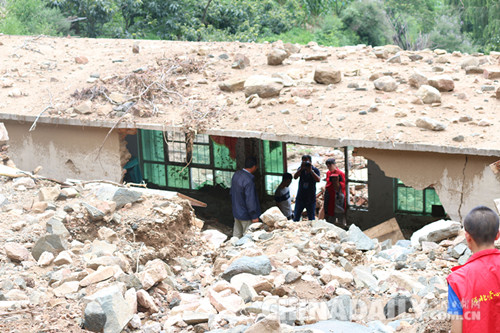 邢臺小云大:洪災中夫妻痛失兩兒 社會舉全力助其渡難關