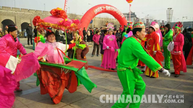 秦皇島市山海關秧歌拉街大展演共慶元宵節