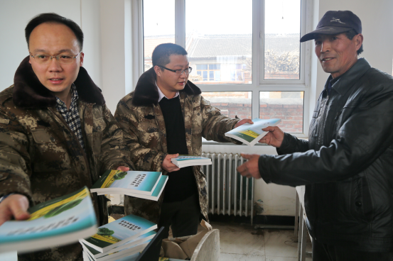 秦皇島團(tuán)市委駐青龍縣精準(zhǔn)脫貧工作組開展“精準(zhǔn)脫貧 志愿先行”活動