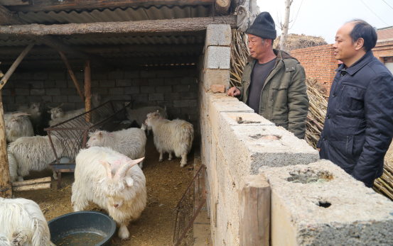 秦皇島團(tuán)市委駐青龍縣精準(zhǔn)脫貧工作組開展“精準(zhǔn)脫貧 志愿先行”活動