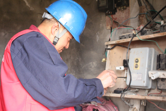 秦皇島團(tuán)市委駐青龍縣精準(zhǔn)脫貧工作組開展“精準(zhǔn)脫貧 志愿先行”活動