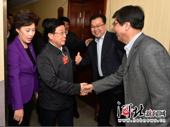 趙克志張慶偉看望參加全國兩會報道的新聞工作者