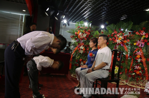 唐山南湖影視基地相聲名家王建民收徒“擺知”儀式開幕