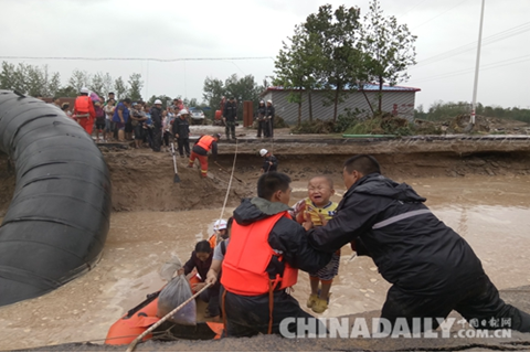 邢臺開發(fā)區(qū)遇洪災(zāi)千名群眾被困 消防挺進一線抗洪救險