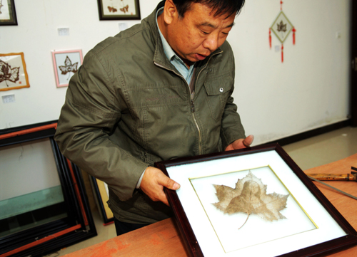 河南民間藝人樹葉雕出《蒙娜麗莎的微笑》