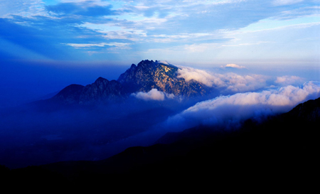 嵩山舉行清明踏青、千人登山活動(dòng)