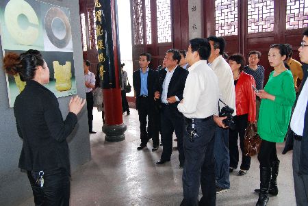 信陽市文藝家齊聚潢川采風研討