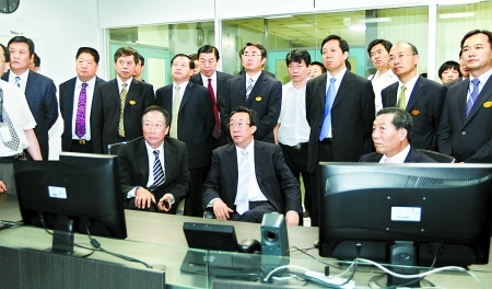 郭庚茂率參訪團(tuán)訪問(wèn)富士康 探討在河南建研發(fā)中心