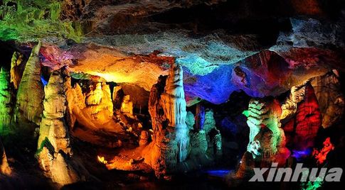 “地下奇觀”雞冠洞