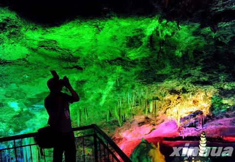 “地下奇觀”雞冠洞