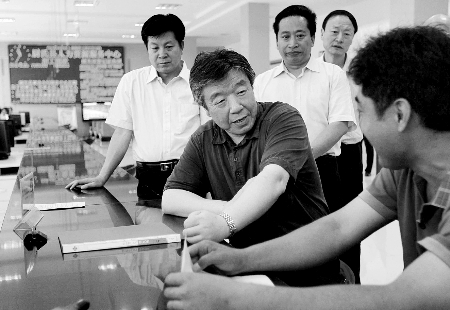 盧展工書記寄語開封:“精誠所至,金石開封”