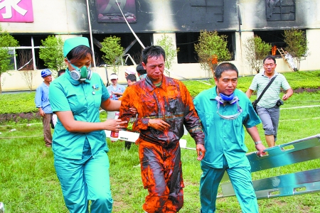 三門峽中原黃金冶煉廠發(fā)生大火 8名消防官兵受傷