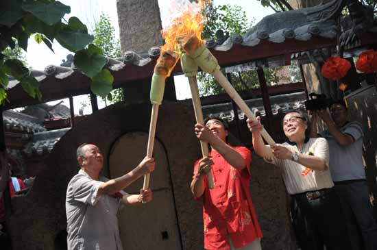 “星航鈞窯柴燒日”禹州舉行 入窯一色出窯萬彩