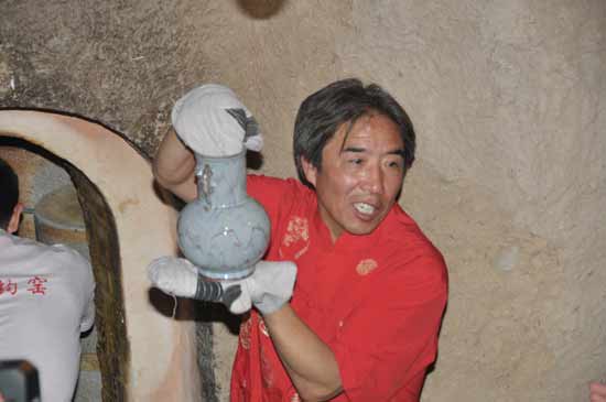 “星航鈞窯柴燒日”禹州舉行 入窯一色出窯萬彩