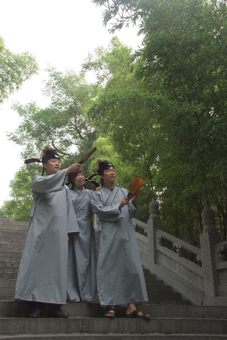 嵩山景區舉行“游學古書院”活動為學子解壓