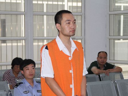 一男子冒充招辦人員詐騙高考學(xué)生百余萬獲刑12年