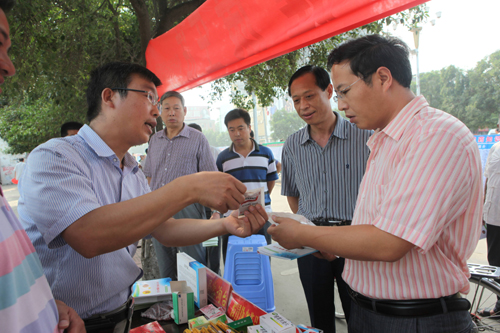 河南鄧州與全國各地同步啟動“全國安全用藥月”活動