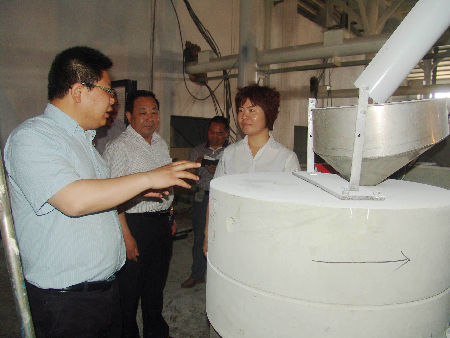 中國(guó)日?qǐng)?bào)記者走基層:嘆商丘梁園區(qū)產(chǎn)業(yè)聚集區(qū)飛速發(fā)展