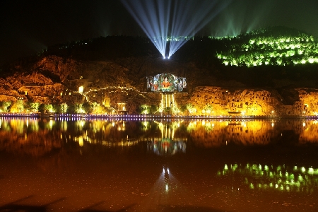 洛陽(yáng)邀請(qǐng)“文明河洛大講堂”名師夜游龍門