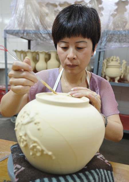 河南汝瓷“疏影缽”飄洋過海成國(guó)禮