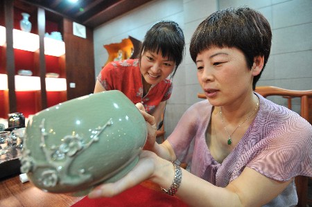 河南汝瓷“疏影缽”飄洋過海成國(guó)禮