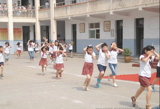 河南舞鋼市舉辦地震應(yīng)急綜合演練現(xiàn)場觀摩活動