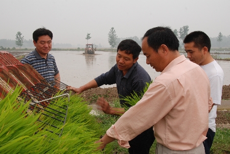 河南潢川縣搶天奪時(shí)戰(zhàn)“三夏”