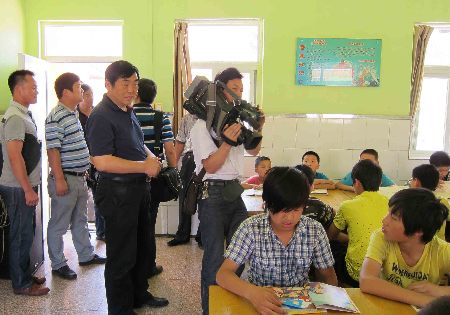 平頂山市:關注貧困地區兒童 將愛心進行到底