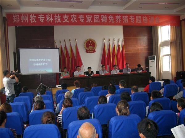 鄭州牧專師生攜手送知識(shí) 科技服務(wù)暖人心