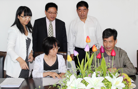 二十一世紀(jì)英文報(bào)與欒川縣第一高級中學(xué)簽署合作協(xié)議