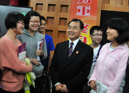 河南高法院長(zhǎng)送“法”到學(xué)校